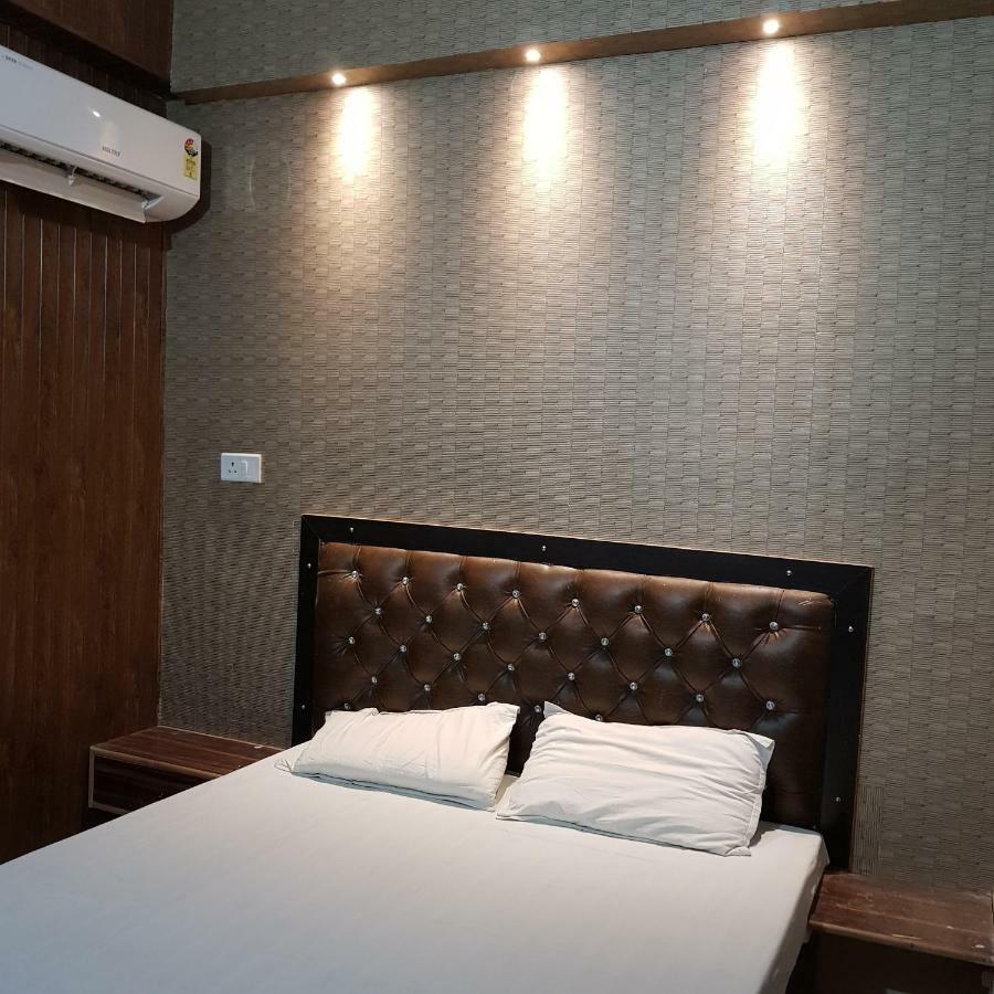 Hotel Varanasi Ganges 外观 照片